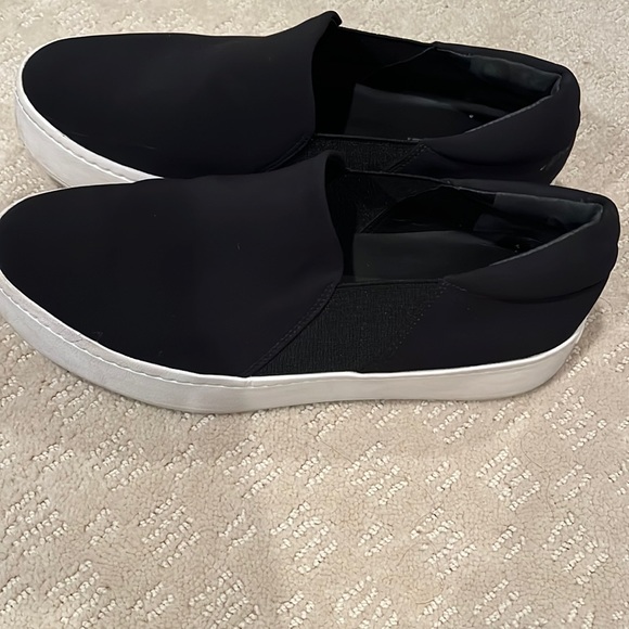 Vince Women's Warren Platform Sneakers. - Picture 2 of 5